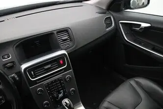 Volvo V60, 2.4, 158 kW, plug-in hybrid, automatic, four-wheel drive