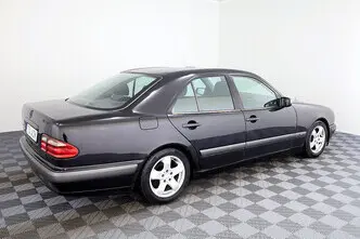 Mercedes-Benz E 240, 2.4, 125 kW, petrol, automatic, rear-wheel drive