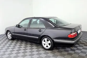 Mercedes-Benz E 240, 2.4, 125 kW, petrol, automatic, rear-wheel drive