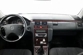 Mercedes-Benz E 240, 2.4, 125 kW, petrol, automatic, rear-wheel drive