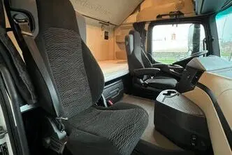 Mercedes-Benz Actros, 12.8, 330 kW, diesel, rear-wheel drive