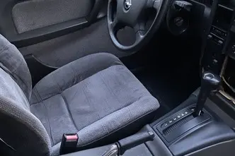 Opel Omega, 2.6, 110 kW, benzīns, automātiskā, aizmugurējā piedziņa