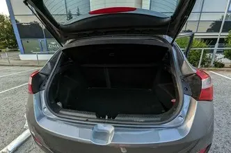 Hyundai i30, 1.4, 73 kW, бензин, механическая, передний привод