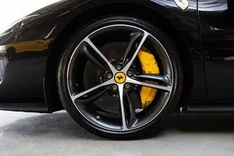 Ferrari 296, 3.0, 488 kW, hübriid, automaat, tagavedu