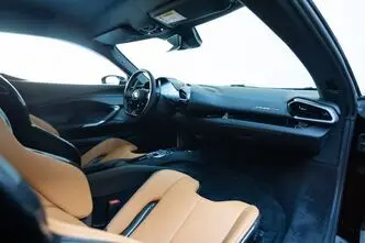 Ferrari 296, 3.0, 488 kW, hübriid, automaat, tagavedu