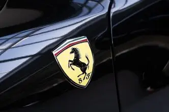 Ferrari 296, 3.0, 488 kW, hübriid, automaat, tagavedu
