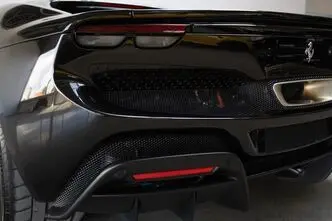 Ferrari 296, 3.0, 488 kW, hübriid, automaat, tagavedu