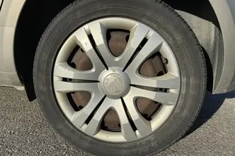 Škoda Roomster, 1.2, 63 kW, bensiin, manuaal, esivedu