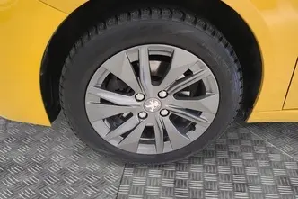 Peugeot 208, 1.2, 74 kW, bensiin, automaat, esivedu