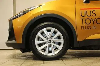 Toyota C-HR, 2.0, 111 kW, pistikhübriid, automaat, esivedu