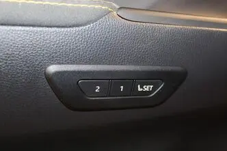 Toyota C-HR, 2.0, 111 kW, pistikhübriid, automaat, esivedu