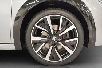 Peugeot 208, 1.2, 74 kW, bensiin, automaat, esivedu