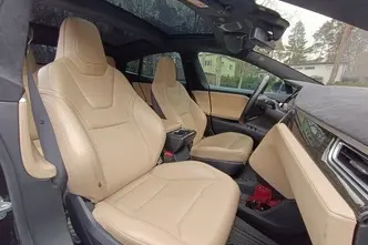 Tesla Model S, 158 kW, electric, automatic, four-wheel drive