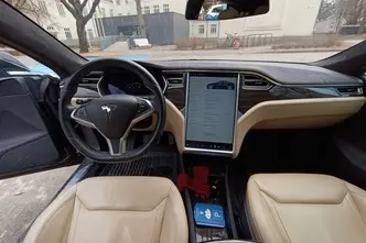 Tesla Model S, 158 kW, electric, automatic, four-wheel drive
