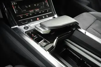 Audi e-tron, 300 kW, elekter, automaat, nelikvedu