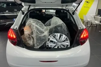 Peugeot 208, 1.2, 60 kW, bensiin, automaat, esivedu