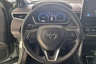 Toyota Corolla, 2.0, 112 kW, гибрид, автомат, передний привод