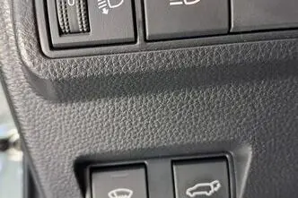 Toyota Corolla, 2.0, 112 kW, гибрид, автомат, передний привод