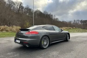 Porsche Panamera, 3.0, 306 kW, hybrid, automatic, rear-wheel drive