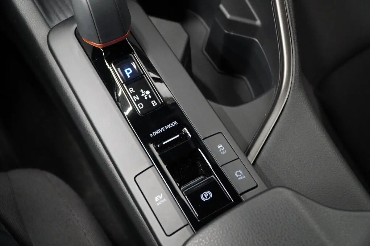 Toyota C-HR, 1.8, 72 kW, hübriid, automaat, esivedu