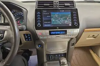 Toyota Land Cruiser, 2.8, 150 kW, dyzelinas, automatinė, visų varomųjų ratų pavara