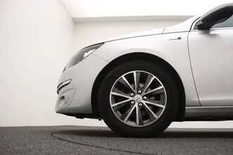 Peugeot 308, 1.2, 81 kW, бензин, механическая, передний привод