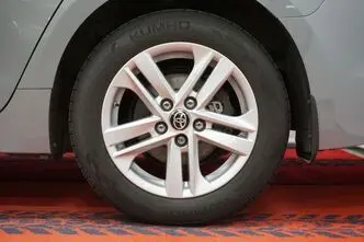 Toyota Corolla, 1.8, 72 kW, гибрид, автомат, передний привод