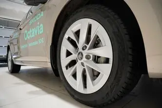 Škoda Octavia, 1.5, 110 kW, гибрид, автомат, передний привод