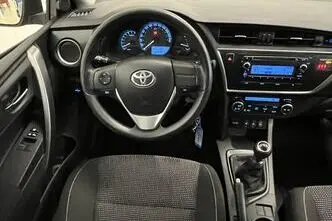 Toyota Auris, 1.6, 97 kW, petrol, manual, front-wheel drive