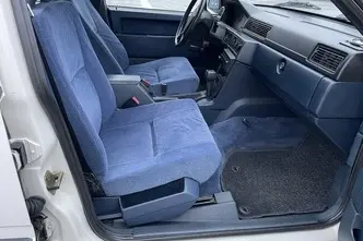 Volvo 940, 2.4, 96 kW, benzinas, automatinė, galiniai varomieji ratai