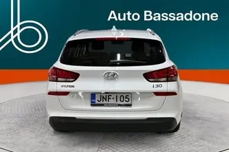 Hyundai i30, 1.5, 80 kW, бензин, механическая, передний привод