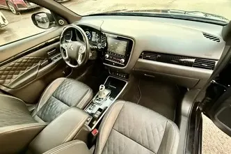 Mitsubishi Outlander, 2.4, 99 kW, pistikhübriid, automaat, nelikvedu