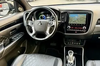 Mitsubishi Outlander, 2.4, 99 kW, pistikhübriid, automaat, nelikvedu