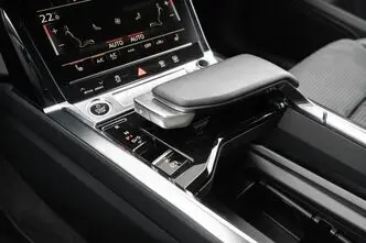 Audi e-tron, 300 kW, elekter, automaat, nelikvedu