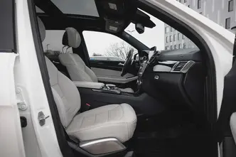 Mercedes-Benz GLS 500, 4.7, 335 kW, petrol, automatic, four-wheel drive