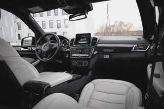 Mercedes-Benz GLS 500, 4.7, 335 kW, petrol, automatic, four-wheel drive