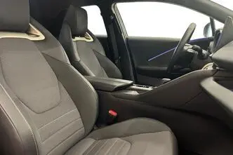 Toyota C-HR, 1.8, 72 kW, hybrid, automatic, front-wheel drive