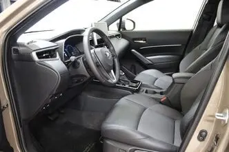 Toyota Corolla Cross, 2.0, 98 kW, hybrid, automatic, front-wheel drive