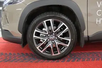 Toyota Corolla Cross, 2.0, 98 kW, hybrid, automatic, front-wheel drive