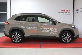Toyota Corolla Cross, 2.0, 98 kW, hybrid, automatic, front-wheel drive