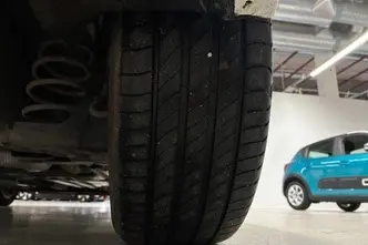 Peugeot 208, 1.2, 74 kW, бензин, автомат, передний привод