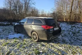 Toyota Auris, 1.6, 97 kW, bensiin, manuaal, esivedu