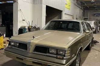 Pontiac Grand Le Mans * Safari *, 5.0, 114 kW, benzīns, automātiskā, aizmugurējā piedziņa