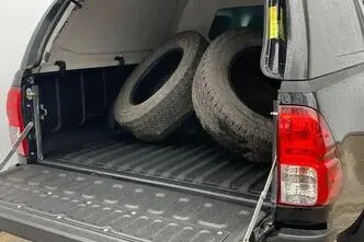 Toyota Hilux, 2.4, 110 kW, diesel, manual, four-wheel drive