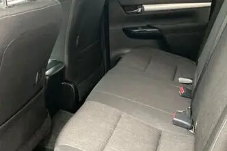 Toyota Hilux, 2.4, 110 kW, diesel, manual, four-wheel drive