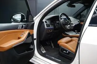 BMW X7, 3.0, 250 kW, hybrid, automatic, four-wheel drive