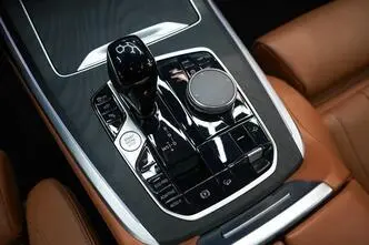 BMW X7, 3.0, 250 kW, hybrid, automatic, four-wheel drive