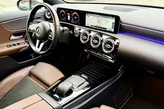 Mercedes-Benz A 180, 1.3, 100 kW, petrol, automatic, front-wheel drive