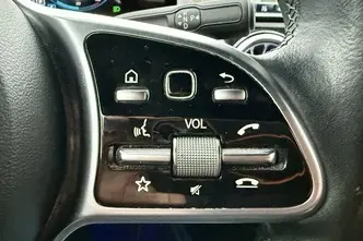 Mercedes-Benz A 180, 1.3, 100 kW, petrol, automatic, front-wheel drive