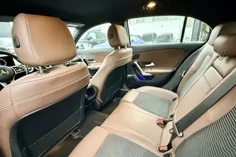 Mercedes-Benz A 180, 1.3, 100 kW, petrol, automatic, front-wheel drive